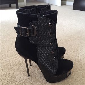 Sexy platform ankle boots!